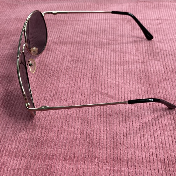 Black and gold men’s sunglasses - Picture 4 of 5